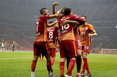 G­a­l­a­t­a­s­a­r­a­y­ ­B­o­m­b­a­y­ı­ ­P­a­t­l­a­t­ı­y­o­r­